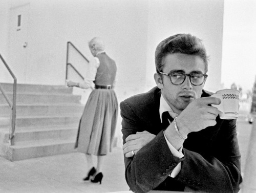 summers-in-hollywood:James Dean drinking coffee, 1955. Photos by Dennis Stock