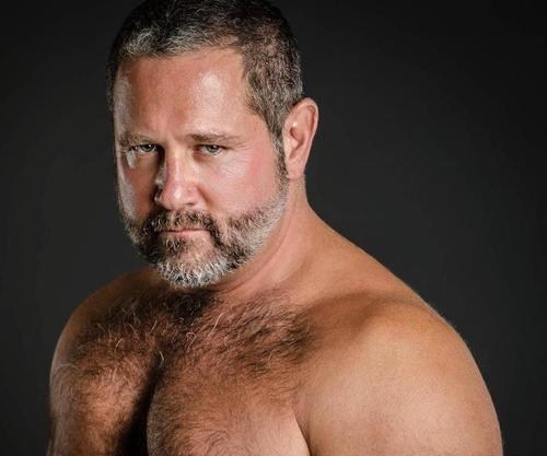 einheri:  More hot daddies on http://einheri.tumblr.com
