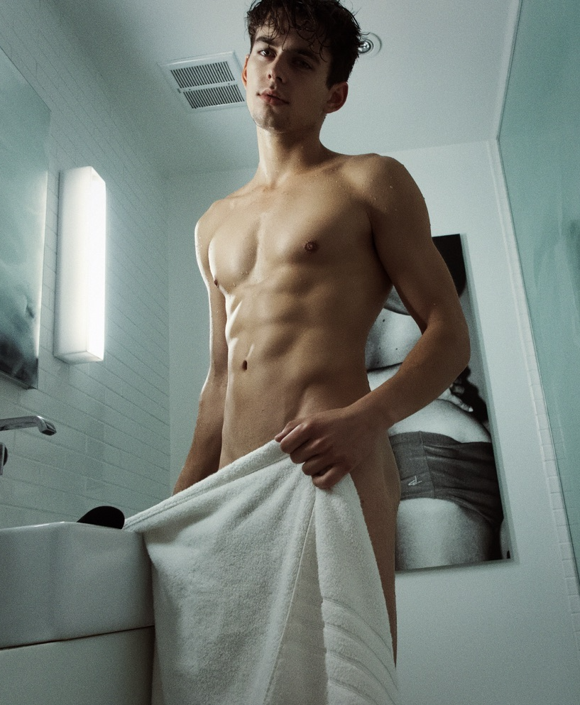 jacksnewdick: themitchme:  Ryan Winter by Joseph Lally  Towel off, stud🍌3. 