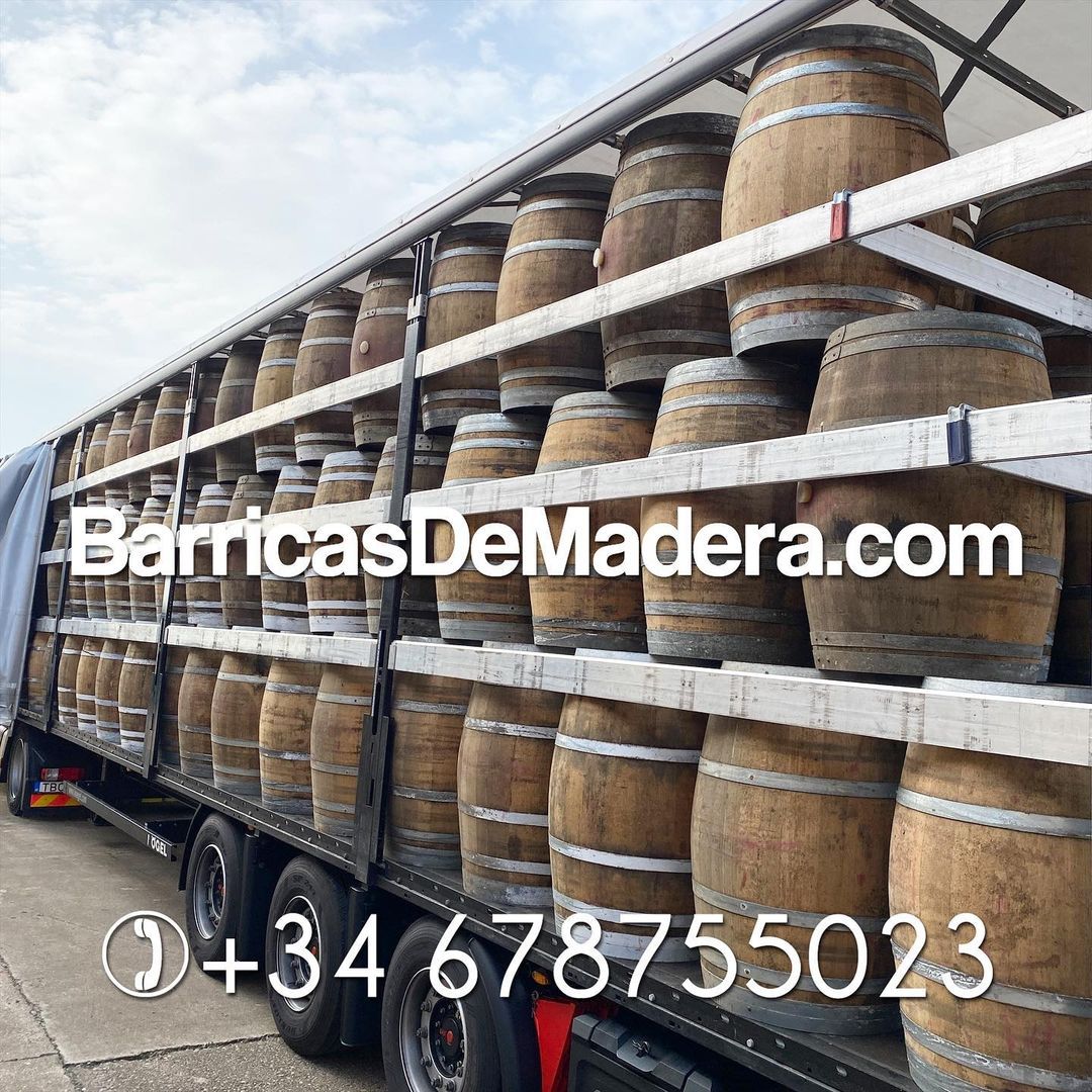 One truckload more delivered. French and American oak barrels ready to be refilled with your #wine, #beer or #whisky. Ask for further details. | Un nuevo envío de barricas usadas 225L. Barricas de roble americano y francés listas para ser llenadas de...