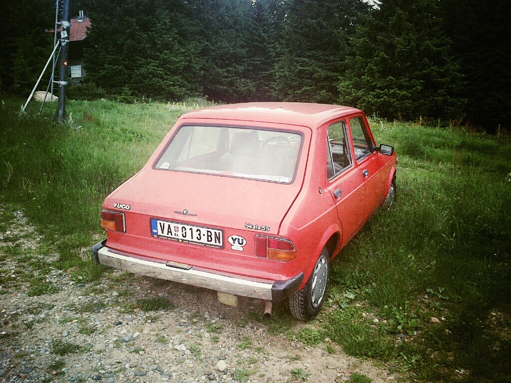 La version yougoslave de la Traband: la Yugo!
Spotted dans le parc national de Kopaonik, Serbie.