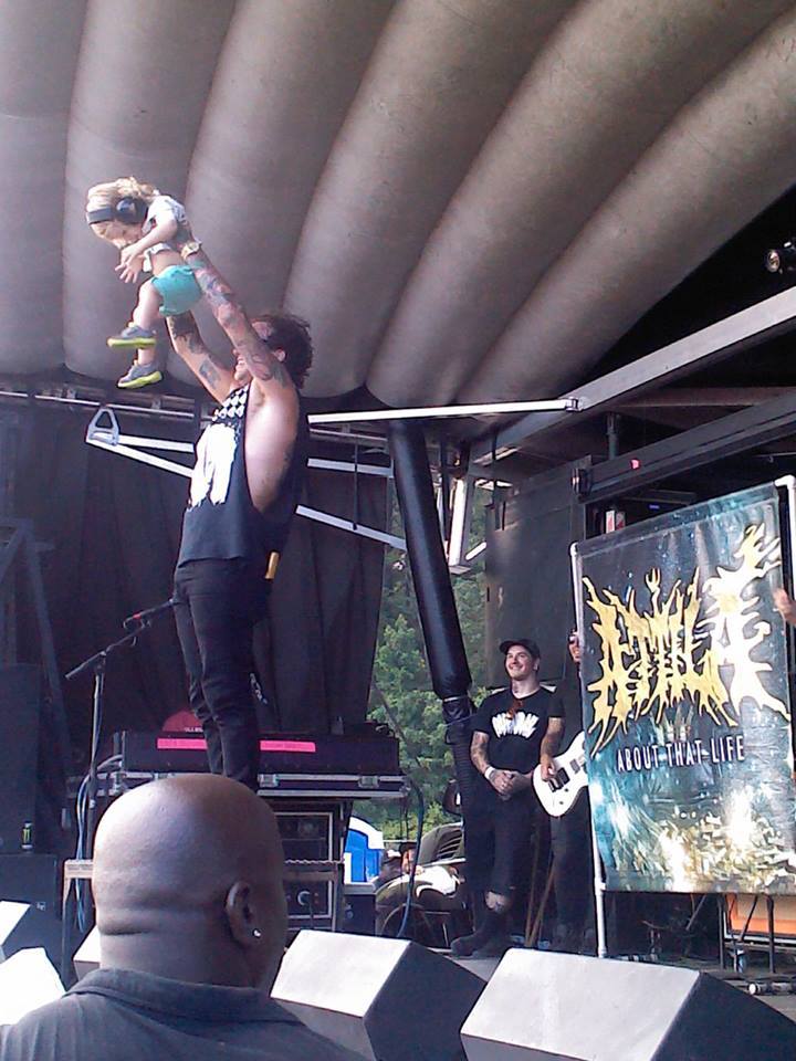 thegingerofsass:  So during the 7/9 Warped date at Virginia Beach Fronz brought out