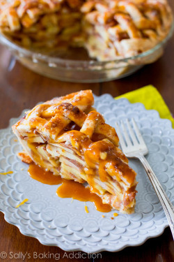 in-my-mouth:  Salted Caramel Apple Pie 