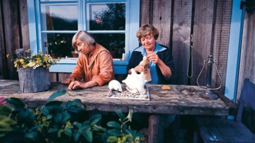 heirloombabydoll:Tove Jansson and lover and collaborator Tuulikki Pietilä on their tiny rocky island