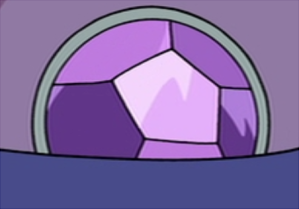 Speaking of the pilot, interestingly while the ‘seams’ on the gems in the series are just a lighter color of the gems’ color, in the pilot they looked more…metallic. They kinda seem to specifically begold for Steven and Garnet (not sure