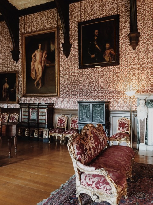 thesbhive:jawnkeets:newstead abbey, ancestral home of lord byronWell, shit, no wonder he came out Li