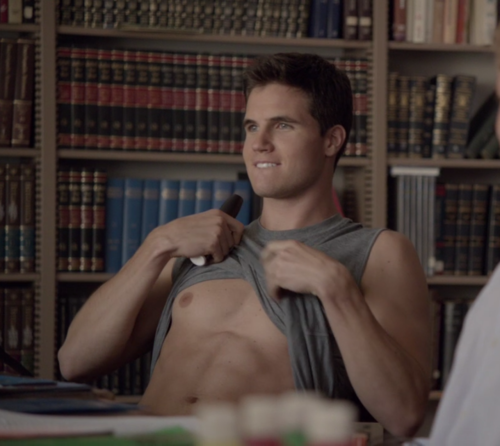 male-celebs-naked:  Robbie Amell- ActorMore porn pictures