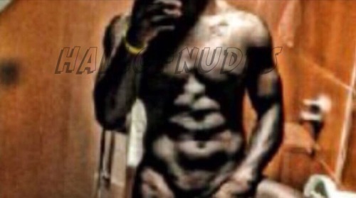 hallofnudes:  Who doesn’t love some dark chocolate