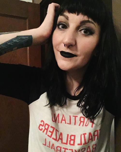 Here’s a subtle winter look ❄️ . . . . . #me #portlandtrailblazers #altgirl #girlswithtattoos 