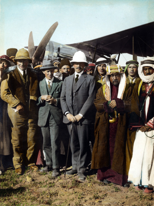 linenforsummertweedforwinter: voxsart: Men In Suits Get Things Done. T. E. Lawrence (the dude in the