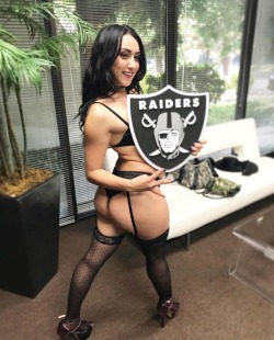 Not A Raiders Fan But Sho Nuff Fan Of @Iammandymuse Ass!!!!!!