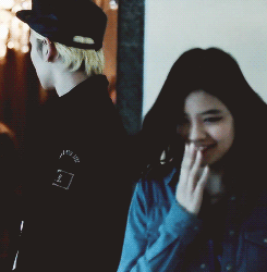 inscentra:  when a fan whispered a compliment to Key 