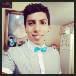 Aquí Robándole El #Moño A Mi Hermanito Xd  #Camisa #Shirt #Bow #Blue (En Villas