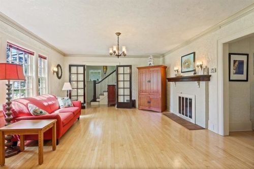 househunting:    贫,900/2 br/1520 sq ft  Oshkosh, WI   built in 1926