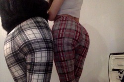 vulpiksie:  tartan butts