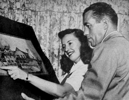 silver-screen-nostalgia: Barbara Stanwyck shows Ed Sullivan the house she’s having built. 