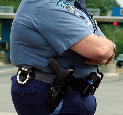 cadburycrazed:  thinksquad:  50-YR-OLD OBESE COP THREATENS TO ARREST YOUNG WOMAN