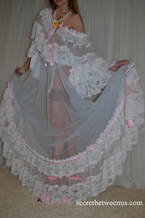 Sexy Vintage Sheer Nylon Lace satin Lingerie Fashions Slip Robe Nightgown