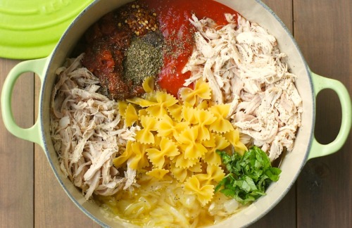 prettypasta:  One-Pot Tomato, Basil, + Chicken Pasta 