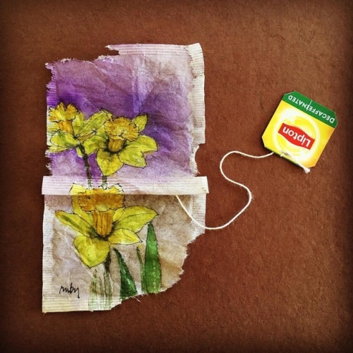 40 Days of Art/9 Sweet daffodils #liptontea #artwithoutwaste #springfever
