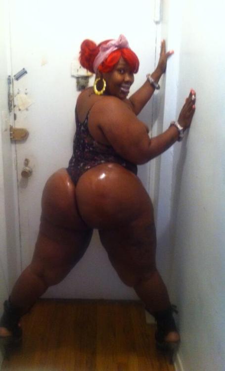 http://lovinthickmoms.tumblr.com/post/63495701816