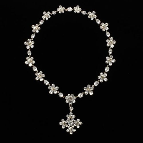 fashionsfromhistory:  Necklace c.1810 V&A  This necklace is paste (glass) gems set in silver.Fro