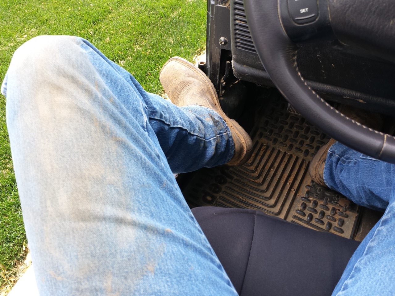 wetnmuddy:  My version of a similar picture that I saw floating around yesterday.