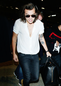 harrystylesdaily:  Harry at LAX - 11/24 