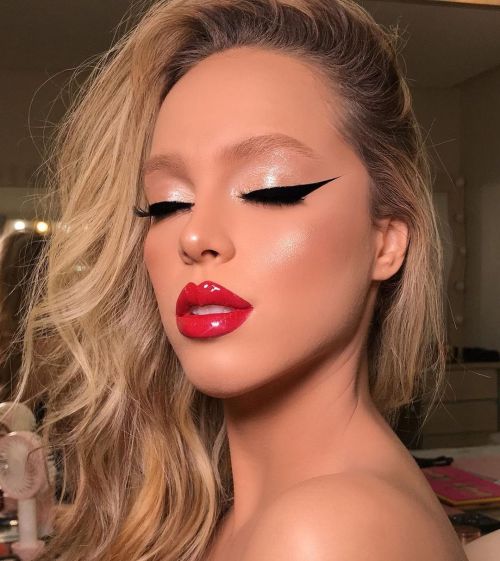 Classic! ❤️❤️❤️ Yay or Nay? @worneymakeup Posted @withregram • @worneymakeup #makeup #redlips #cla