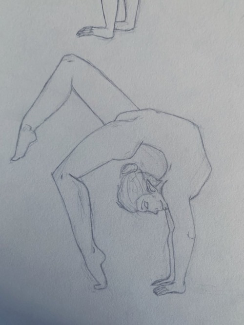 2020 sketchdump. I like to warm up with weird poses. Contortionists are based off my best friend’s O