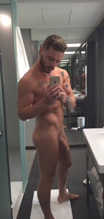 vladimirk:sirlucky2002:Checking in with daddy showing him that he at the gym Hot…