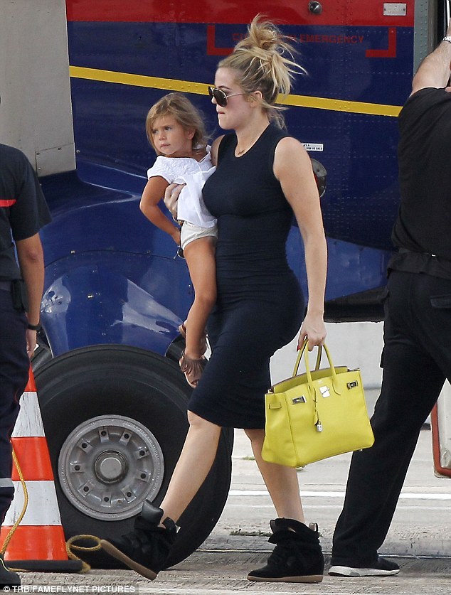 ultimatekimkardashian:  Penelope and Khloe arriving St. Barts for family vacation