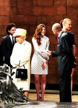 Roselesliesource:  Queen Elizabeth Visiting The Game Of Thrones Set In Belfast 