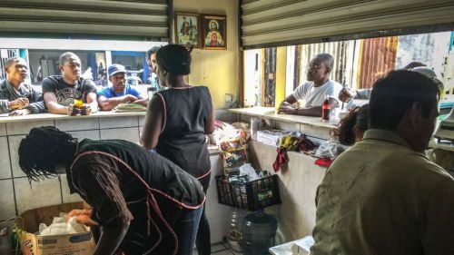 goodstuffhappenedtoday:Mexican taco stand switches to Haitian food to give stranded immigrants a tas