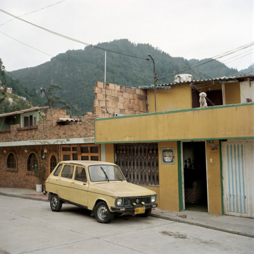 bulkbinbox:dog days, bogotá, alec soth