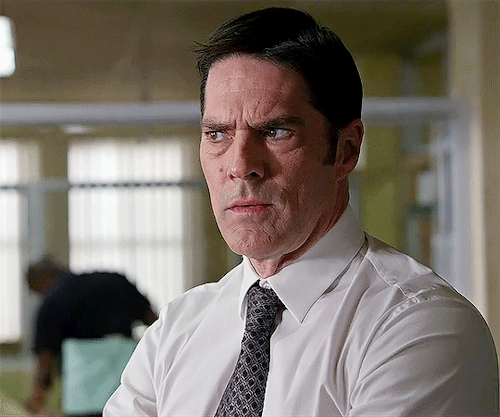hotch-girl: AARON HOTCHNER - SUIT JACKET in 10x22 “Protection.”