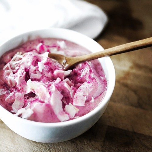 aleven11: Cotton candy ice cream! Bananas,dried cranberry powder, vanilla drops with coconut flakes
