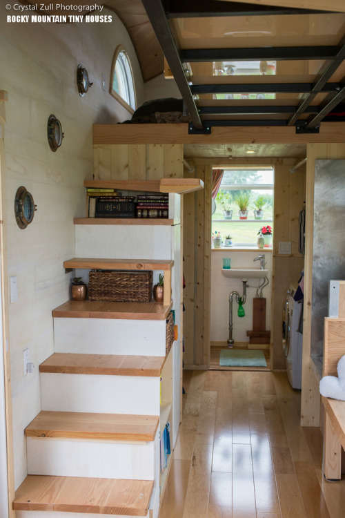 tinyhousetown:  The Pequod tiny house A 208 sq ft home shared by a family of four  