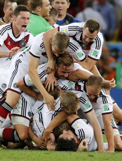 myfaith-live-love-laugh: Mats is squeezed :D