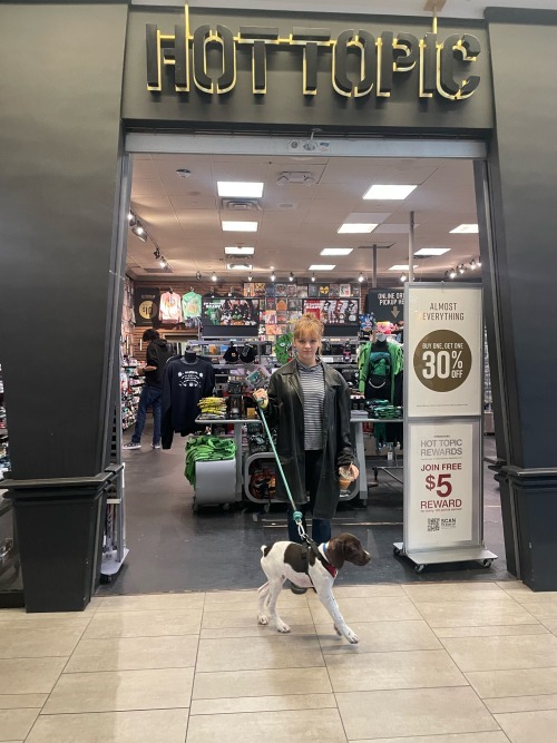 Jerry First Hot Topic Visit