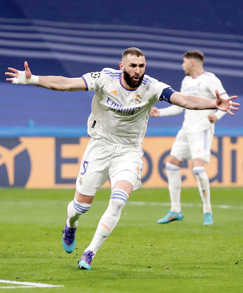  Karim Benzema of Real Madrid celebrates 1-1 during the UEFA Champions League match between Real Mad