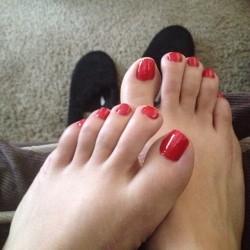 ifeetfetish:  #red #nails #prettyfeet #footfetish