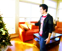 fourfinick:  baby Josh Hutcherson on MTV Cribs(x) 