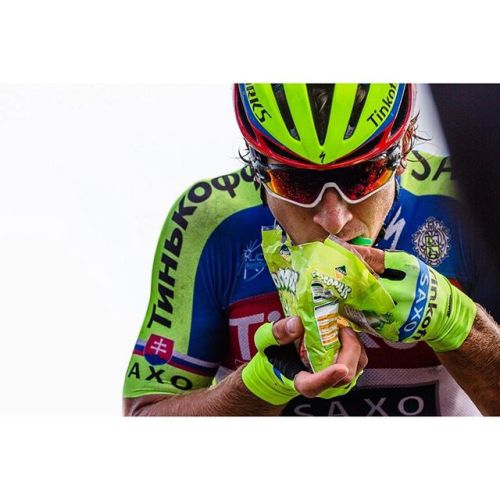 deepsection: marshallkappel: Sagan can eat an entire bag of Crocodiles in :30 seconds flat. #cycling