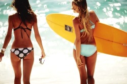 surfing-girls:  Follow us on Twitter @surfgirlslove