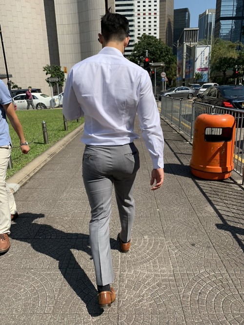 execsg: Very hot exec gentleman!