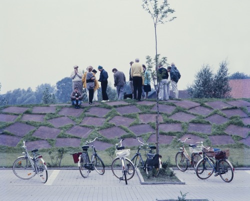 Carl Andre, Gras und Stahl, 4. Juni 1987