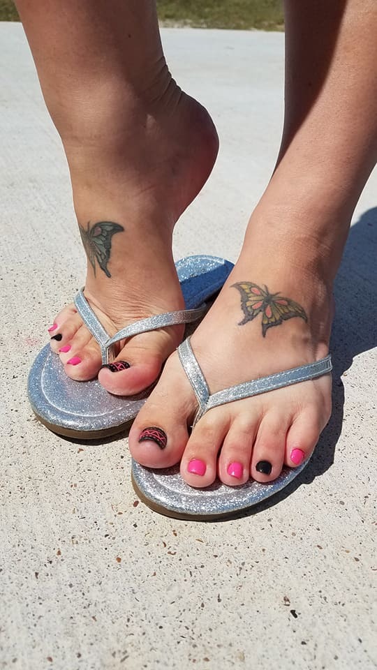 I am a guy that Loves A Woman with Beautiful Feet
