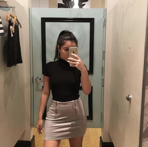 westsidebbygirl:  need a sugar daddy to take me shopping and fuck me in fitting rooms