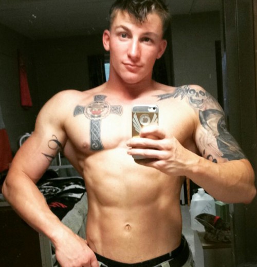 militarymencollection:  Military Men via http://bearcubfin.tumblr.com